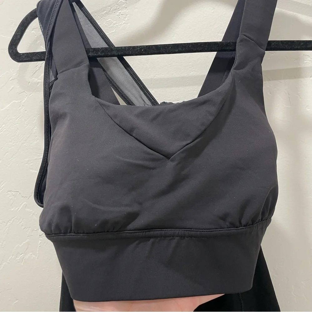 Lululemon Super Sport Tank Black Women's 6 V Neck Fitted Tank & Bra Activewear